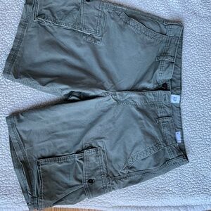Gap size 34 green short